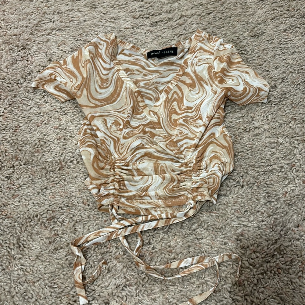 Social Scene size XS swirl design top
